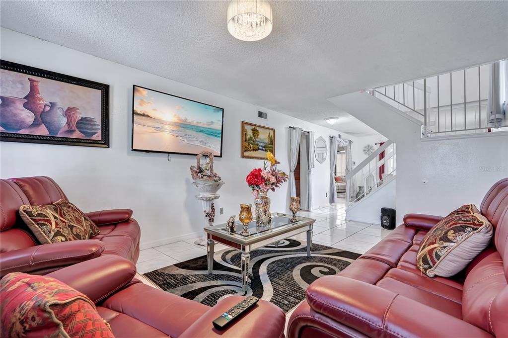 9824 Surrey Ridge Road Orlando, FL 32825 - Photo 4 of 35 Gallery Image 4