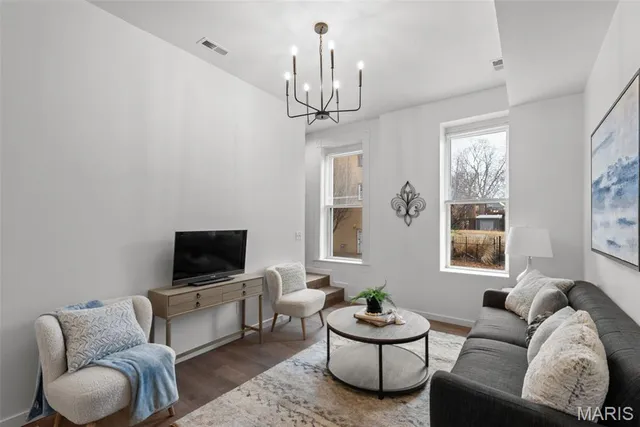 $349,000 | 3330 Wisconsin Avenue, St. Louis, MO 63118