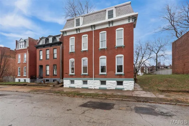$349,000 | 3330 Wisconsin Avenue, St. Louis, MO 63118