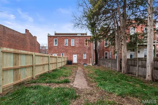 $349,000 | 3330 Wisconsin Avenue, St. Louis, MO 63118