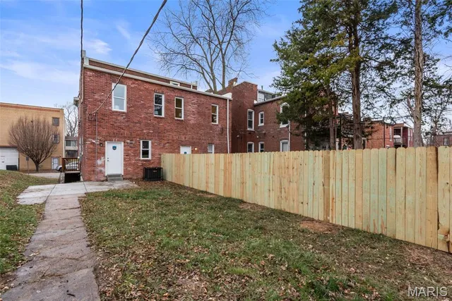 $349,000 | 3330 Wisconsin Avenue, St. Louis, MO 63118