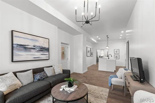 $349,000 | 3330 Wisconsin Avenue, St. Louis, MO 63118