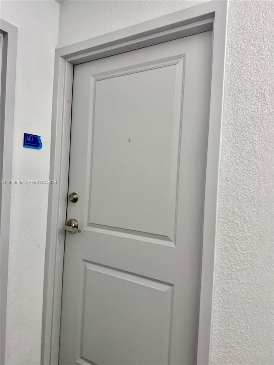 401 69th Street, Unit 607 Miami Beach, FL 33141 - Photo 50 of 89 estra closet