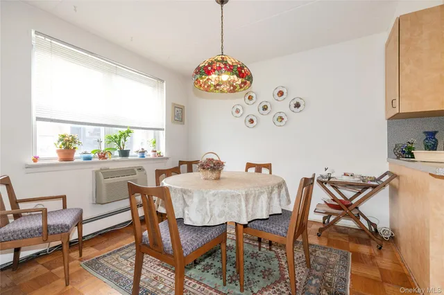 $605,000 | 10 Ipswich Avenue, Unit 3I, Great Neck, NY 11021