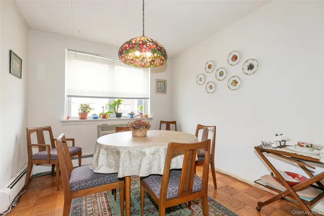 $605,000 | 10 Ipswich Avenue, Unit 3I, Great Neck, NY 11021