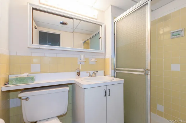 $605,000 | 10 Ipswich Avenue, Unit 3I, Great Neck, NY 11021