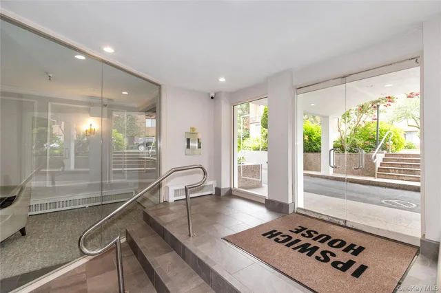 $605,000 | 10 Ipswich Avenue, Unit 3I, Great Neck, NY 11021