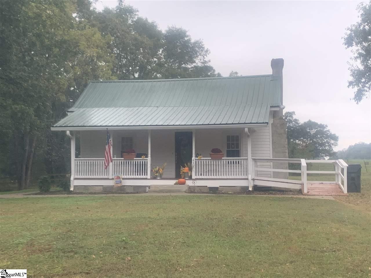 431 Barnett Road Greer, SC 29651 - Photo 1 of 18 Front of house with porch