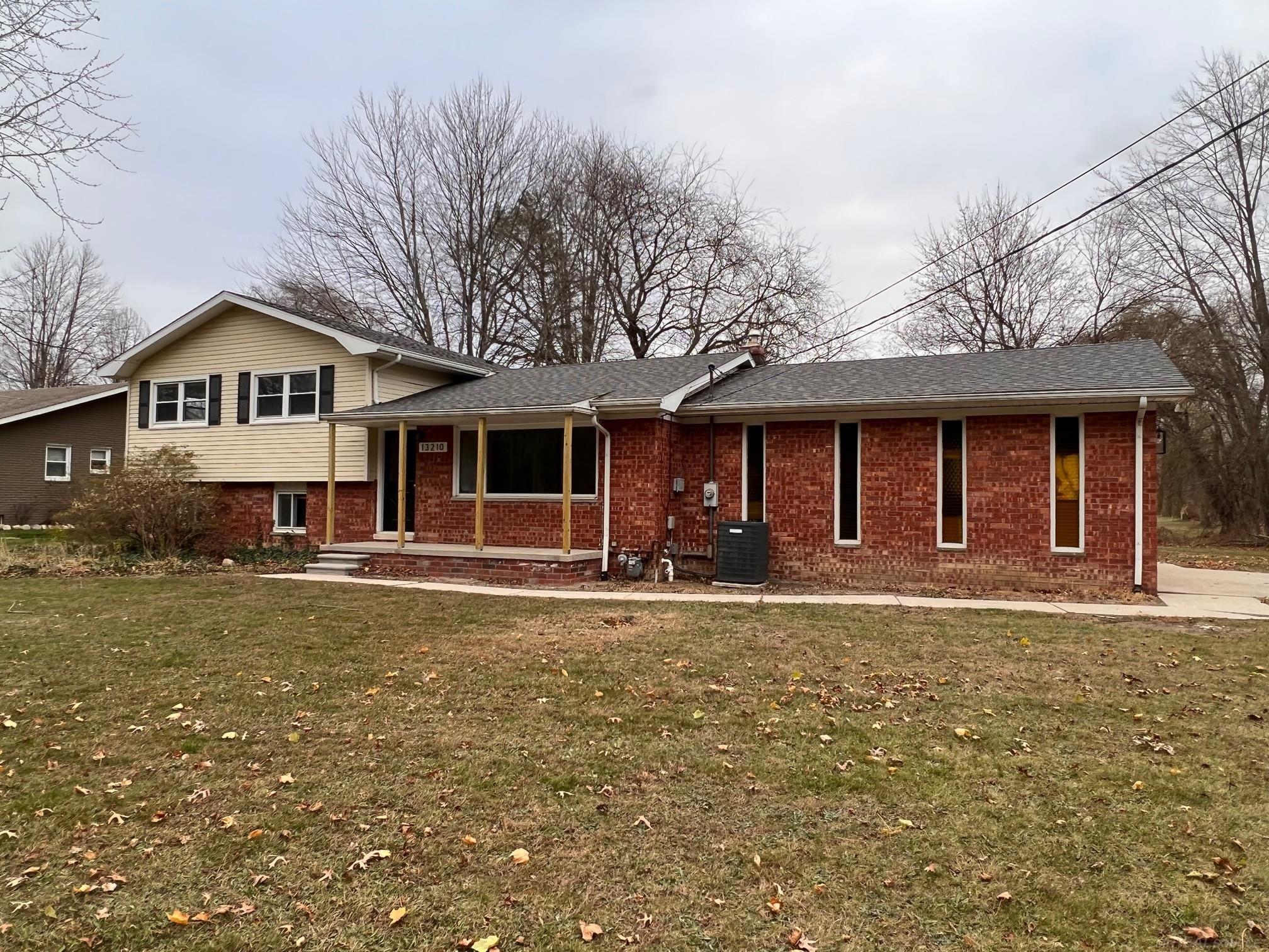 13210 Grafton Road Carleton, MI 48117 - Photo 2 of 22 50104091-1.JPG