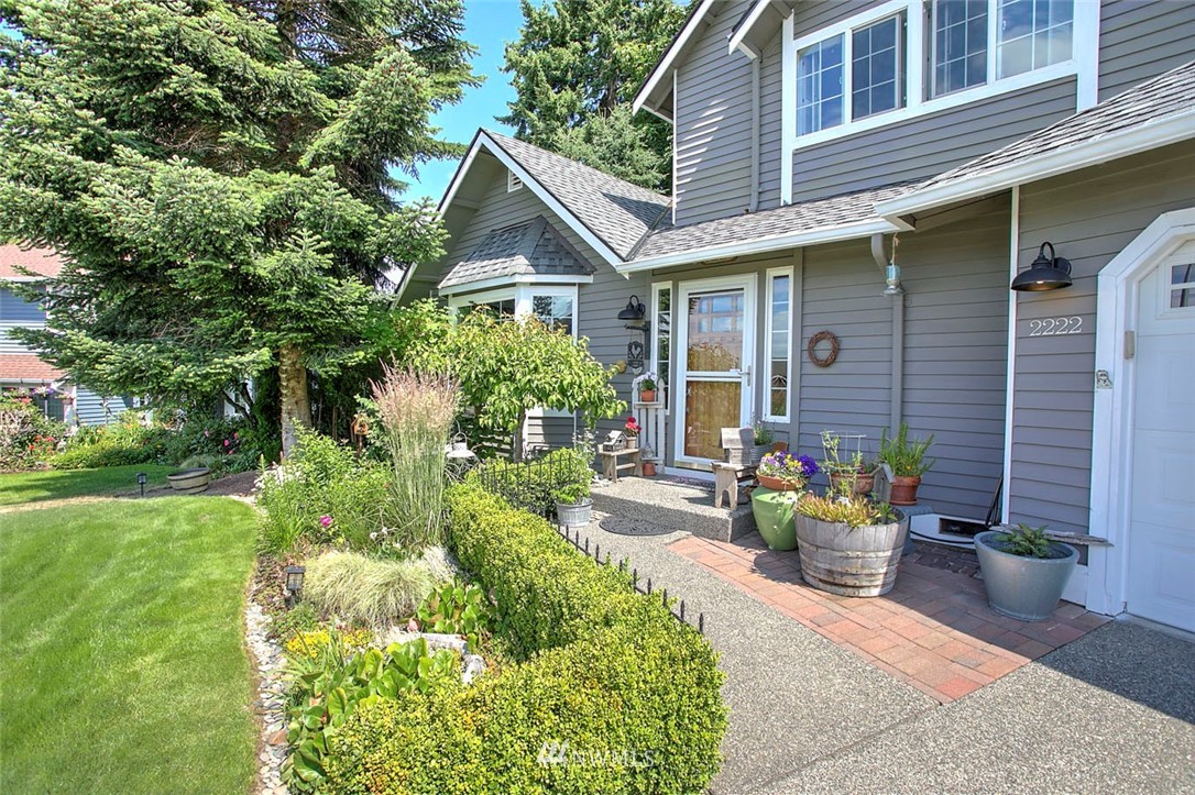 2222 Field Avenue Northeast Renton, WA 98059 - Photo 2 of 23
