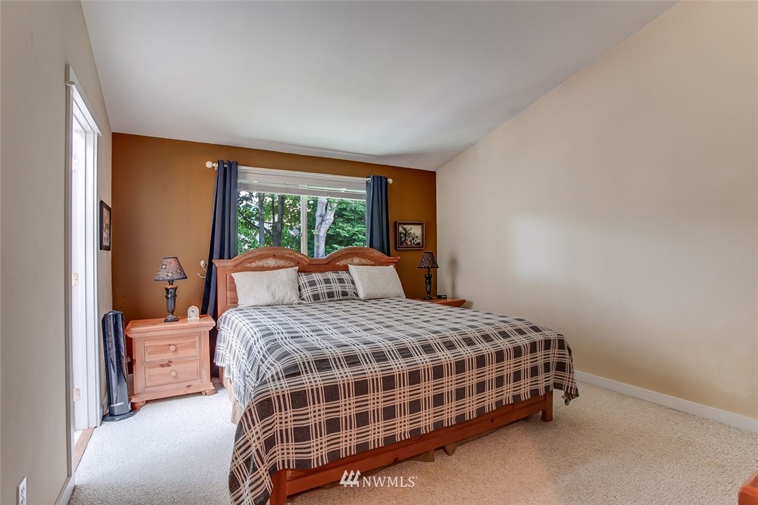 2222 Field Avenue Northeast Renton, WA 98059 - Photo 14 of 23