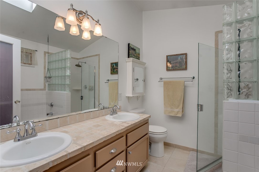 2222 Field Avenue Northeast Renton, WA 98059 - Photo 15 of 23