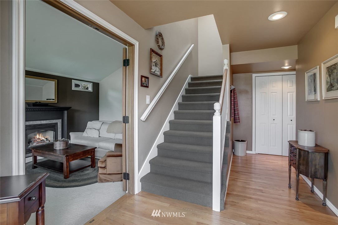 2222 Field Avenue Northeast Renton, WA 98059 - Photo 3 of 23