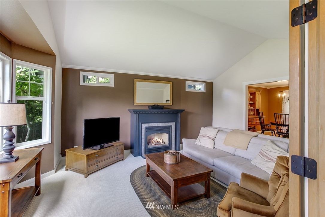 2222 Field Avenue Northeast Renton, WA 98059 - Photo 5 of 23