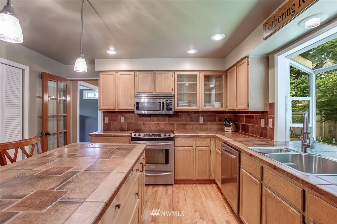 2222 Field Avenue Northeast Renton, WA 98059 - Photo 10 of 23