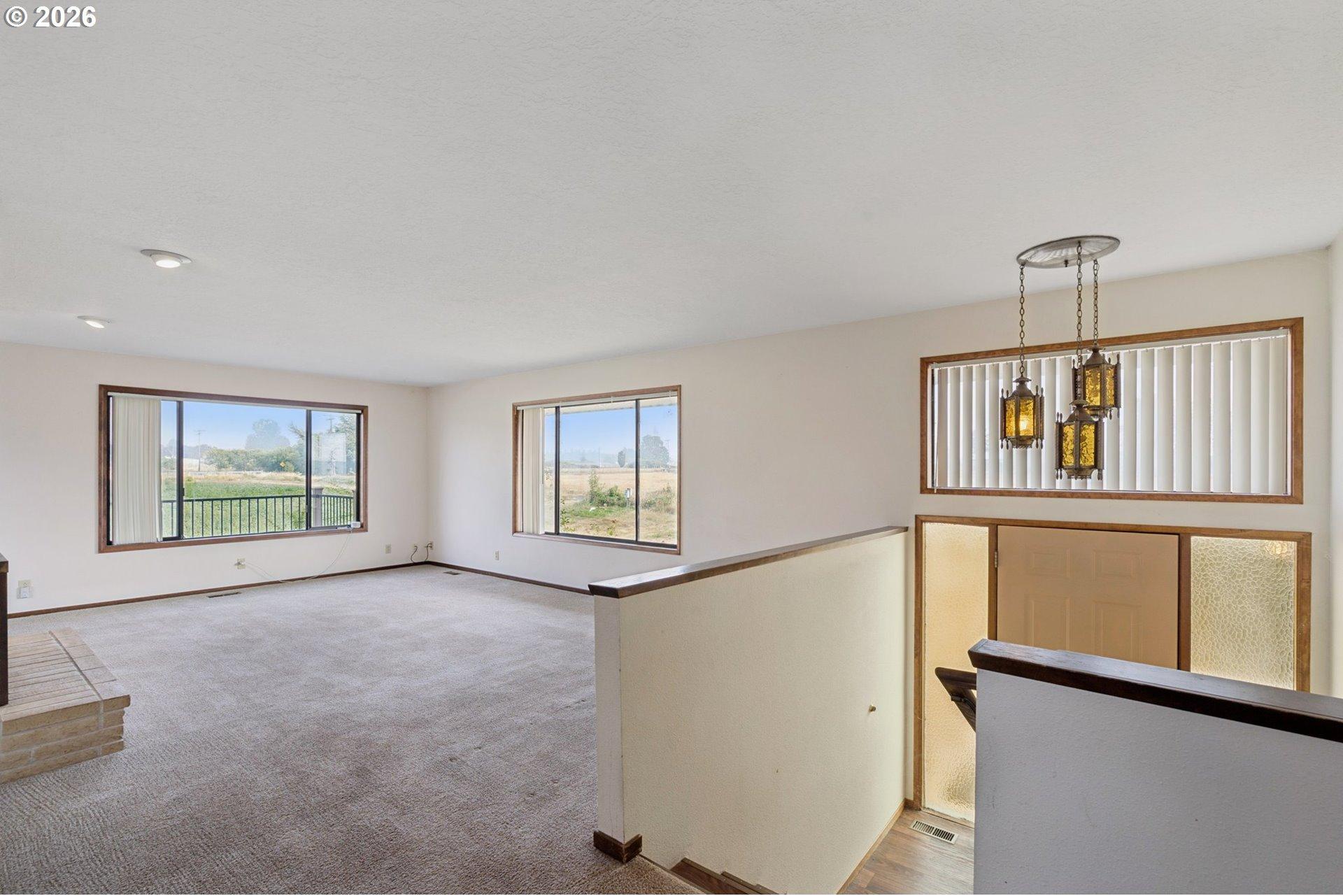 9903 South Kraxberger Road Canby, OR 97013 - Photo 34 of 46 Living Room