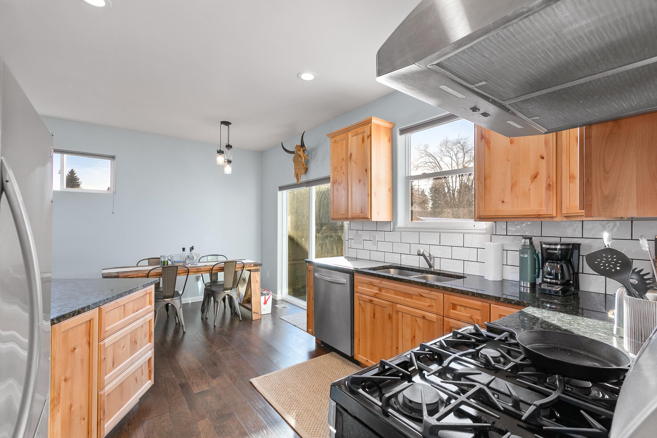 239 Southwest 11th Street Redmond, OR 97756 - Photo 6 of 15 2011_11_21_239_11th_st_rdm-5
