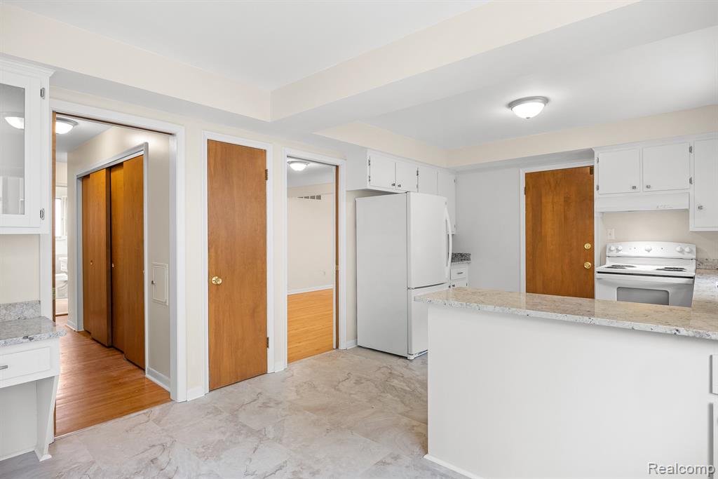 930 Trombley Road Grosse Pointe Park, MI 48230 - Photo 7 of 54 Gallery Image 7
