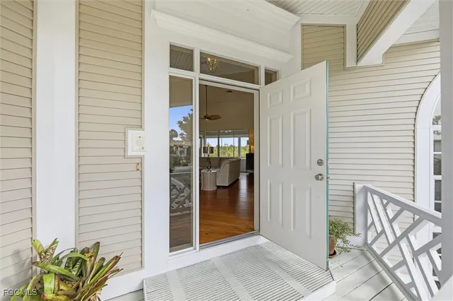 a view of entryway front of house