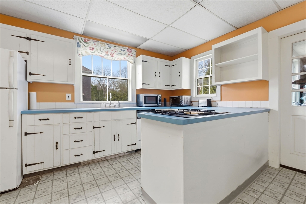 513 Maple Street Danvers, MA 01923 - Photo 13 of 28