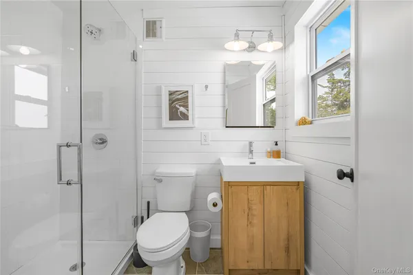 a picture of a black and white photo