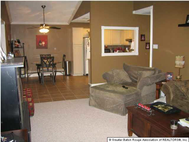 2111 Deer Ridge Avenue Baton Rouge, LA 70816 - Photo 5 of 7