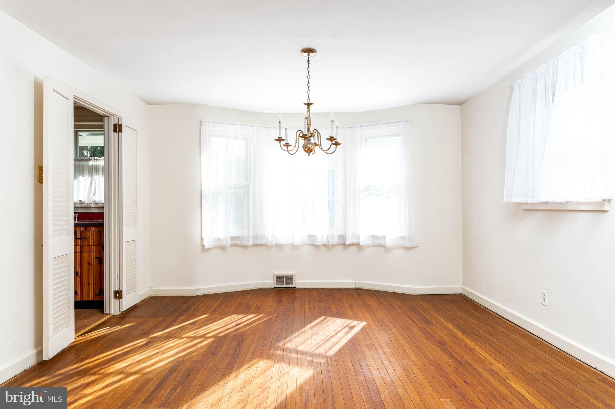 405 Sugartown Road Wayne, PA 19087 - Photo 6 of 25 Dining Room