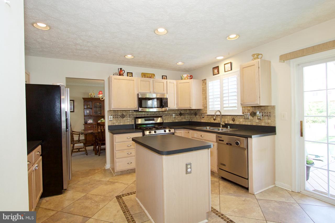 425 Spry Island Road Joppa, MD 21085 - Photo 8 of 30 Kitchen with exquisite tiled backsplash