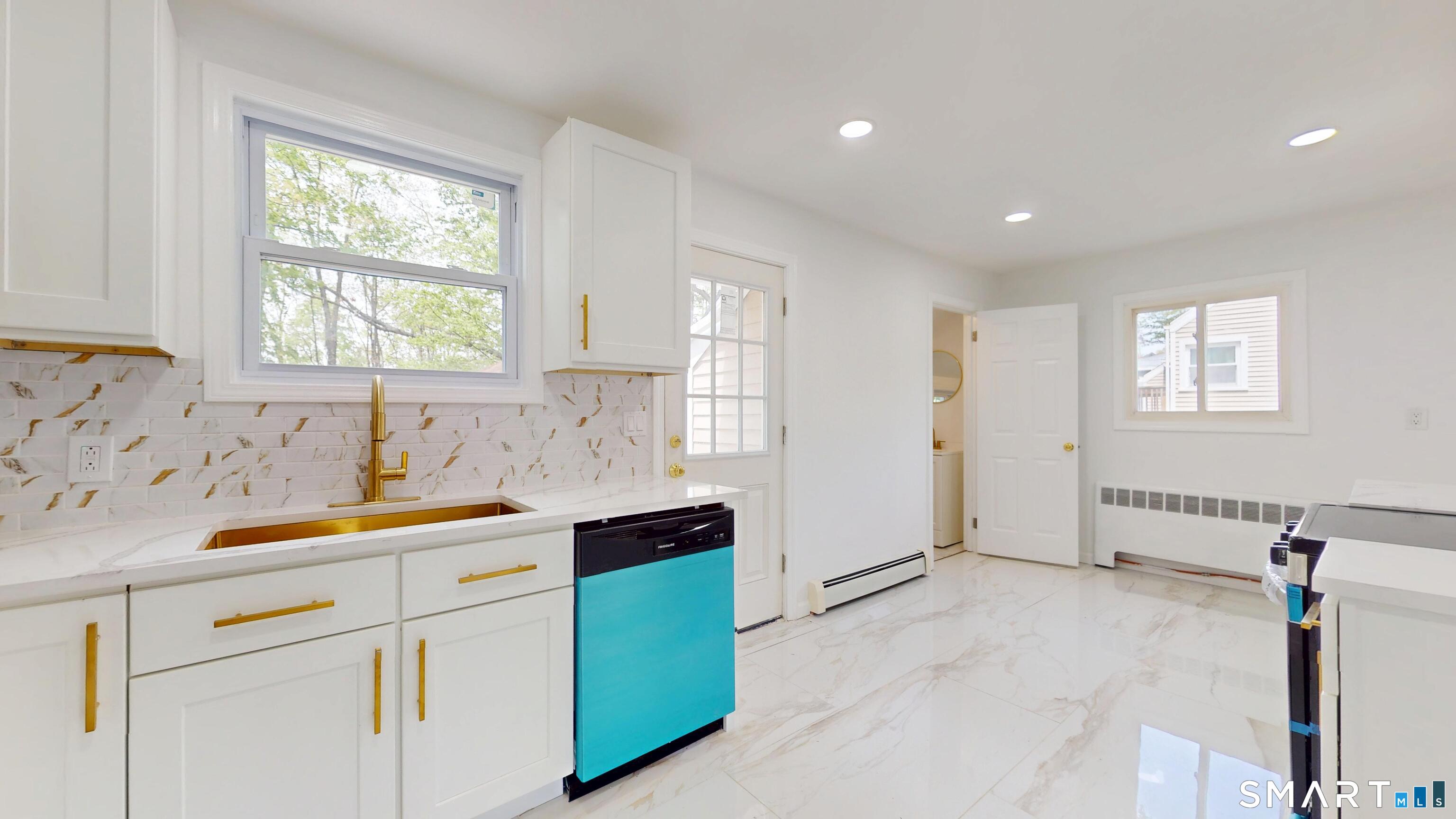 52 Glen Haven Road New Haven, CT 06513 - Photo 9 of 38