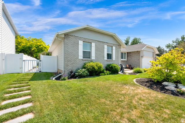 533 West 1850 North Centerville, UT 84014 - Photo 2 of 31