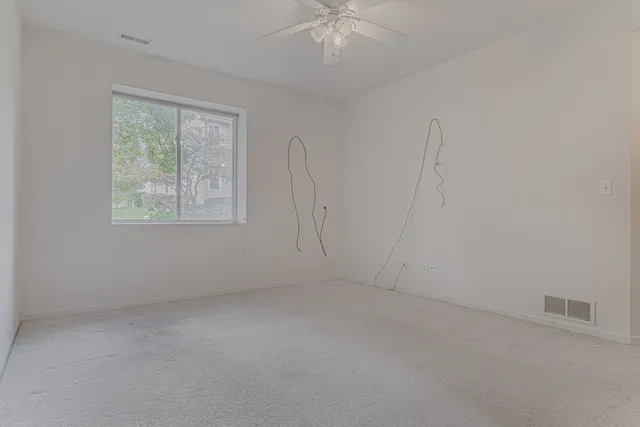 $260,000 | 386 Gladstone Lane, Elgin, IL 60120