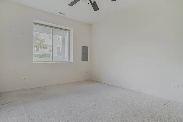 $260,000 | 386 Gladstone Lane, Elgin, IL 60120