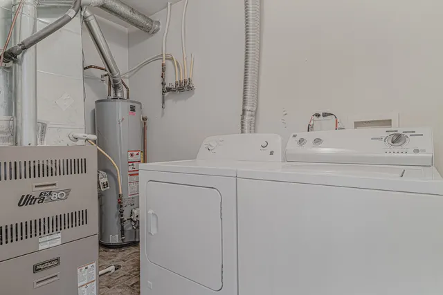 $260,000 | 386 Gladstone Lane, Elgin, IL 60120