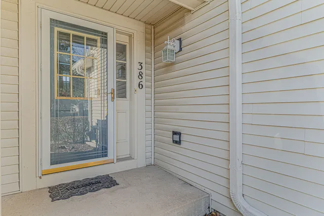 $260,000 | 386 Gladstone Lane, Elgin, IL 60120