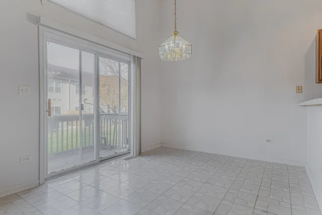 $260,000 | 386 Gladstone Lane, Elgin, IL 60120