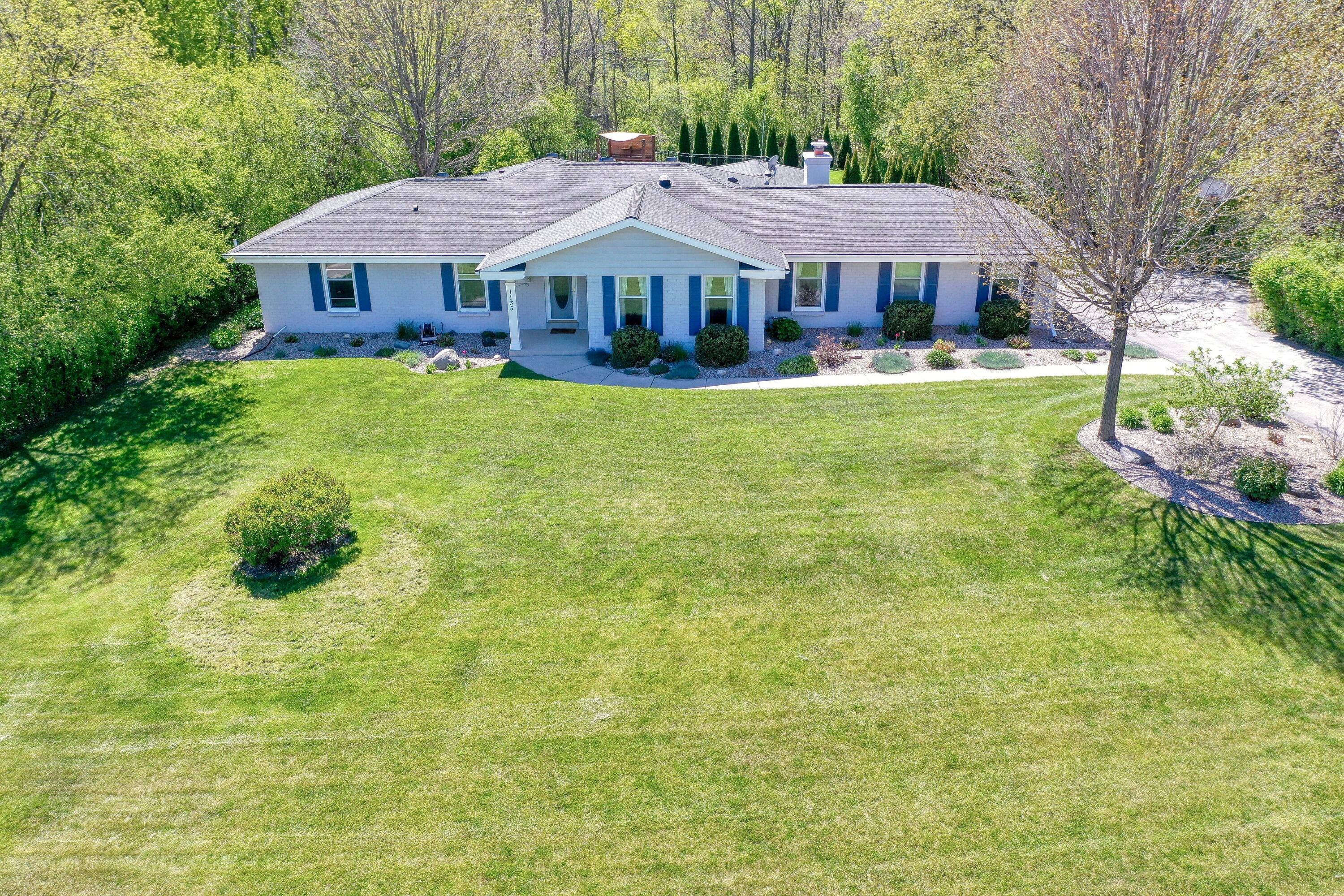 1135 South Ridgeway Road Brookfield, WI 53045 - Photo 57 of 63 Large Front Yard