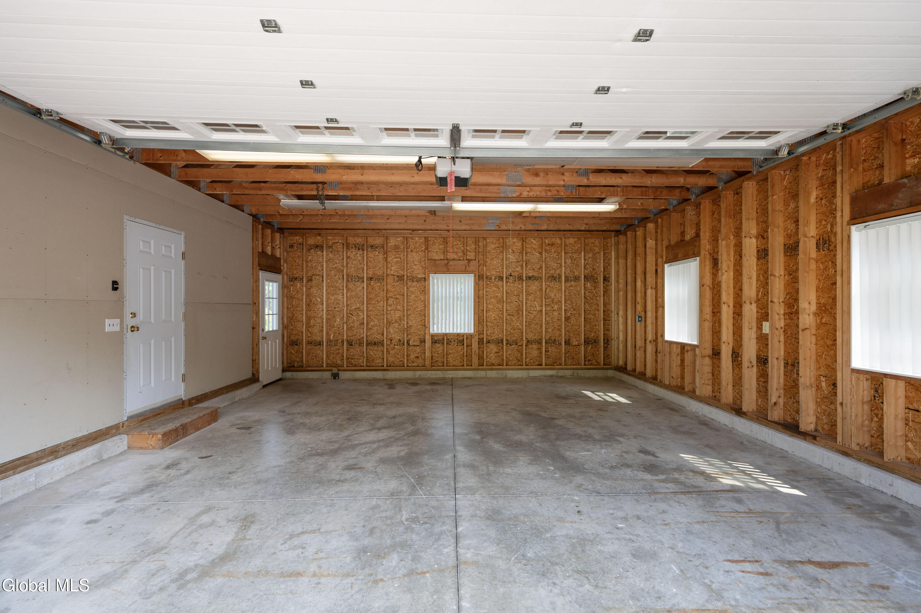 341 County Rte 76 Mechanicville, NY 12118 - Photo 18 of 27 garage 1