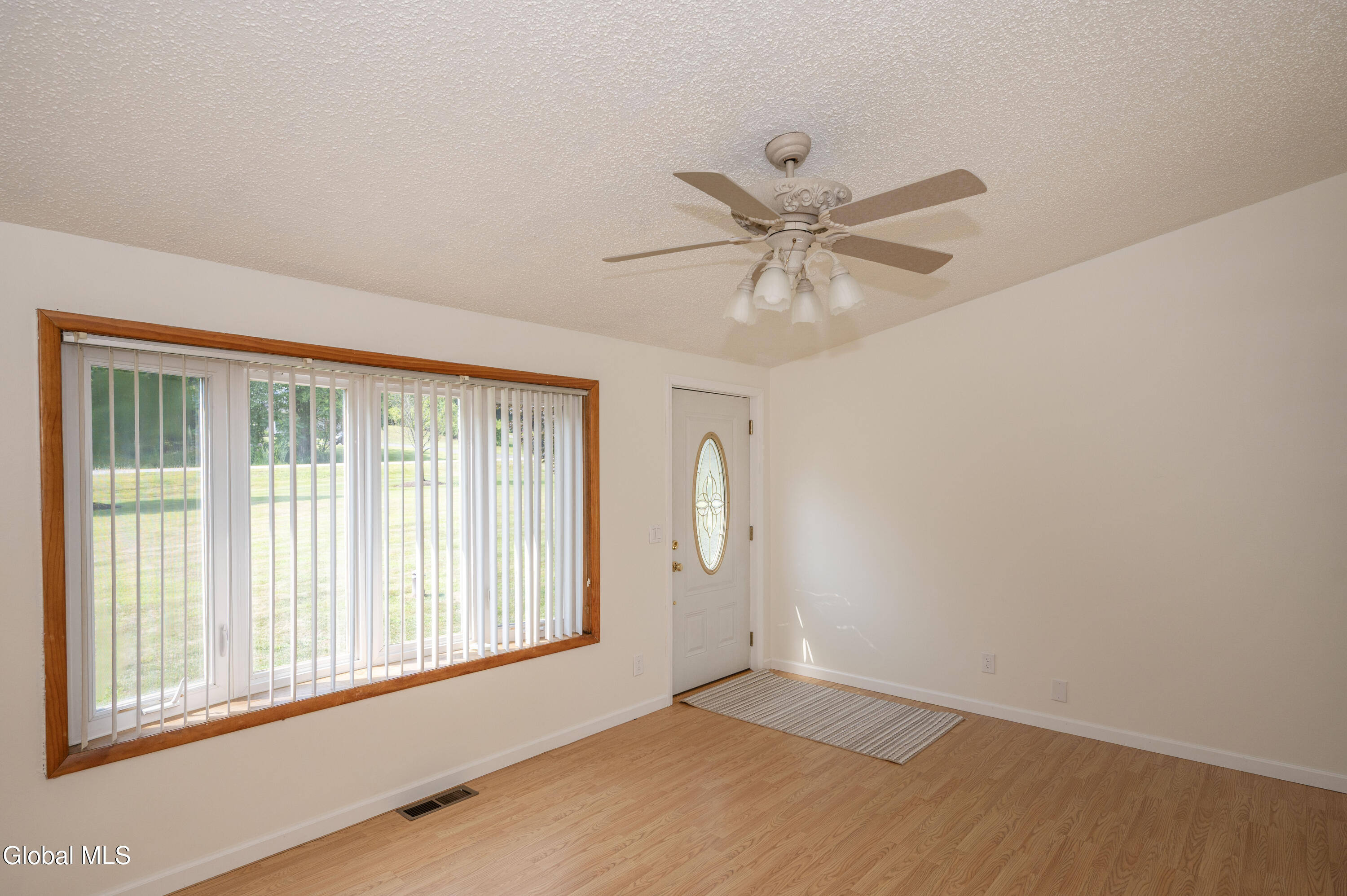 341 County Rte 76 Mechanicville, NY 12118 - Photo 4 of 27 living room