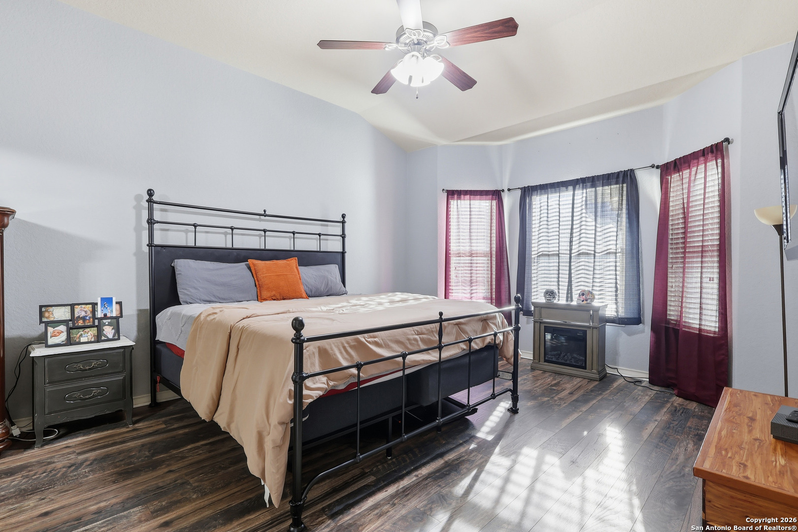 345 Morgan Run Cibolo, TX 78108 - Photo 13 of 22 a bed room with a bed and a chandelier