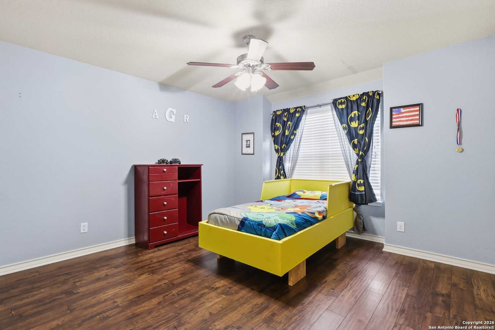 345 Morgan Run Cibolo, TX 78108 - Photo 20 of 22 a living room with furniture and a wooden floor