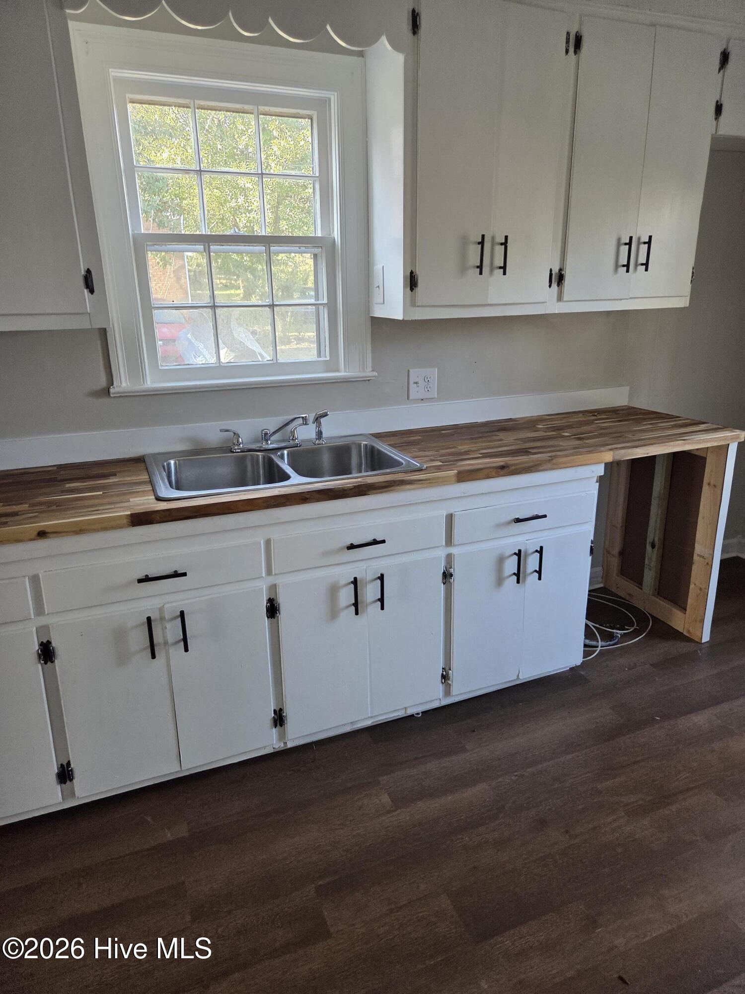 1311 Howard Street Kinston, NC 28501 - Photo 9 of 20 20260314_172144