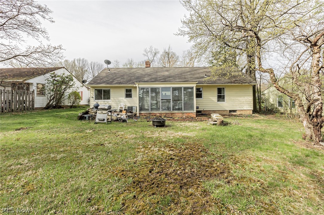 1071 Brandon Road Cleveland, OH 44112 - Photo 2 of 33