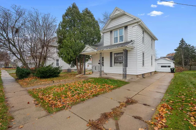 $227,500 | 309 4th Street, Beaver Dam, WI 53916