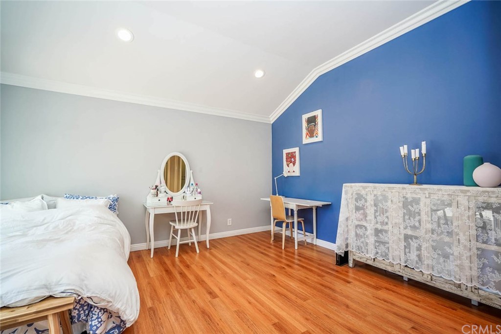 17 Filare Irvine, CA 92620 - Photo 17 of 46 a workspace with furniture and wooden floor