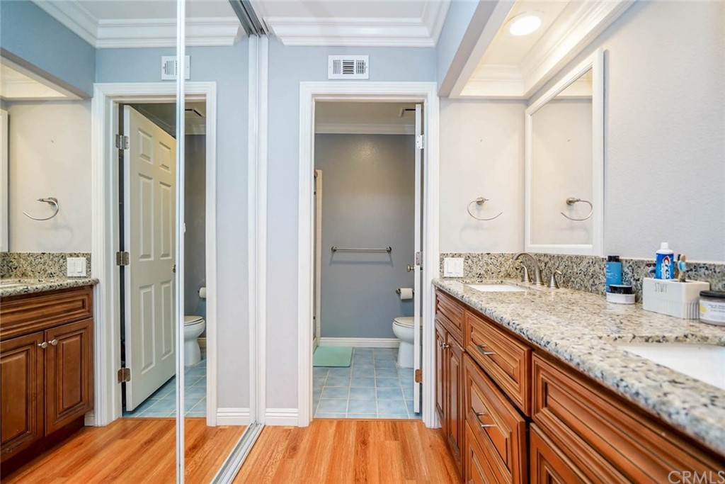 17 Filare Irvine, CA 92620 - Photo 18 of 46 a bathroom with a sink and a mirror
