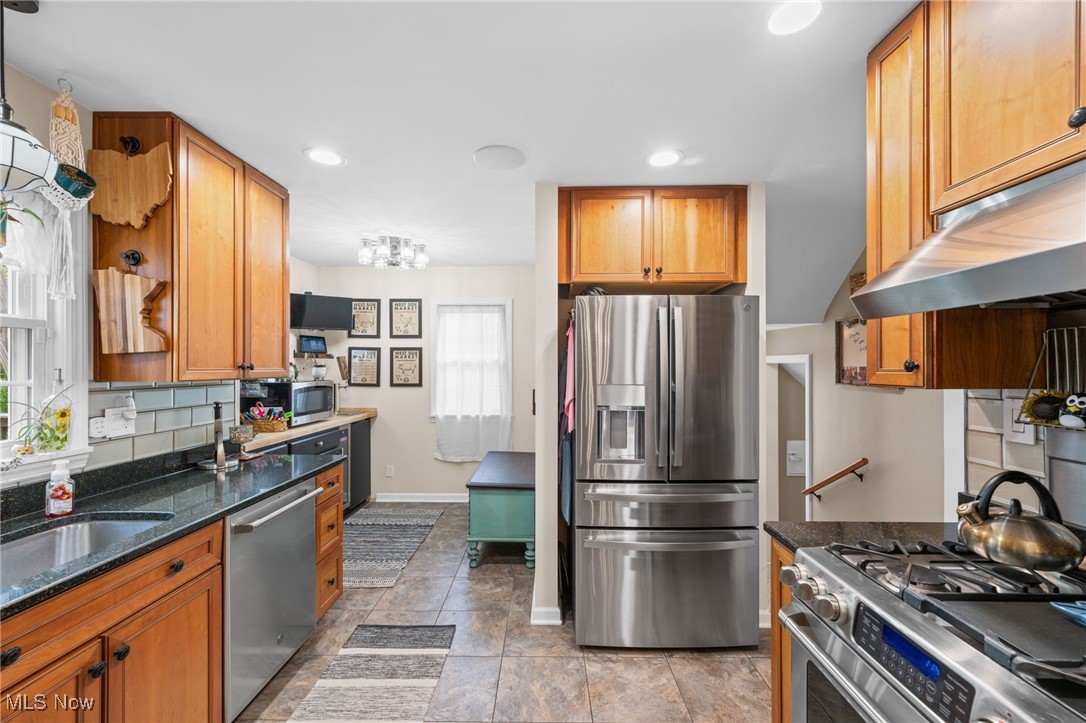 2244 Edgerton Road Cleveland, OH 44118 - Photo 3 of 38 Gallery Image 3