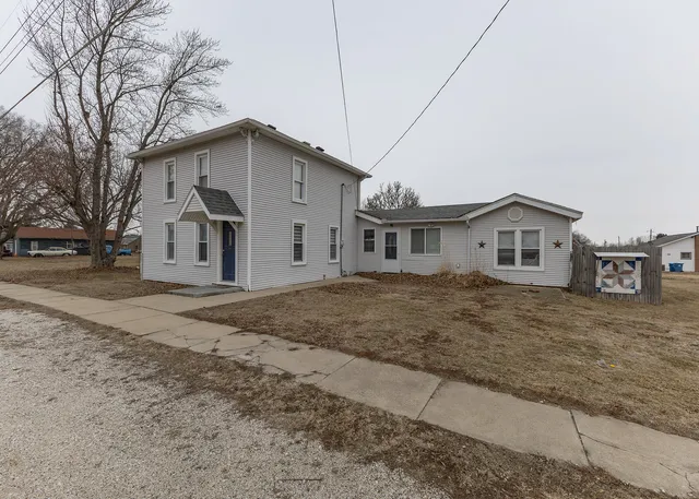 $130,000 | 227 East 2nd Street, Mineral, IL 61344