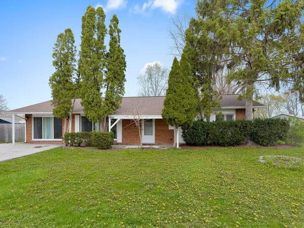 $2,950 | 595 Aberdeen Street, Hoffman Estates, IL 60169