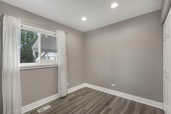 $2,950 | 595 Aberdeen Street, Hoffman Estates, IL 60169