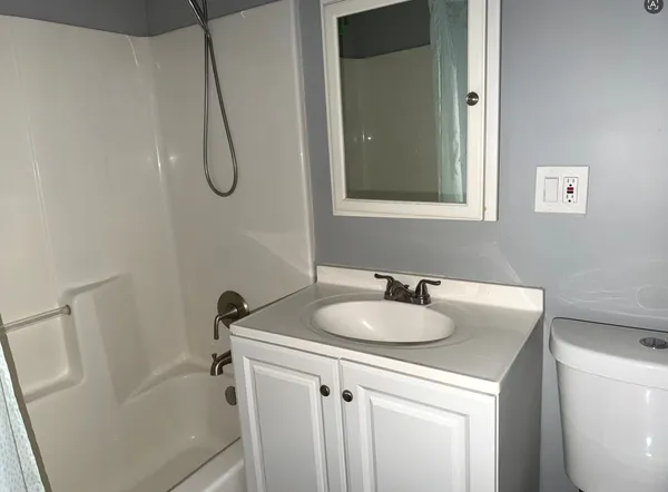 $2,950 | 595 Aberdeen Street, Hoffman Estates, IL 60169